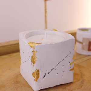 Vela en base de cemento