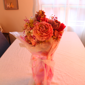 Bouquet con botella de Vino